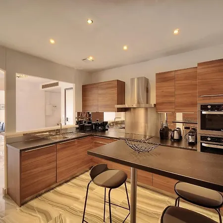 Apartment Ref 1757 - Back Croisette - Sea View For Rent Cannes